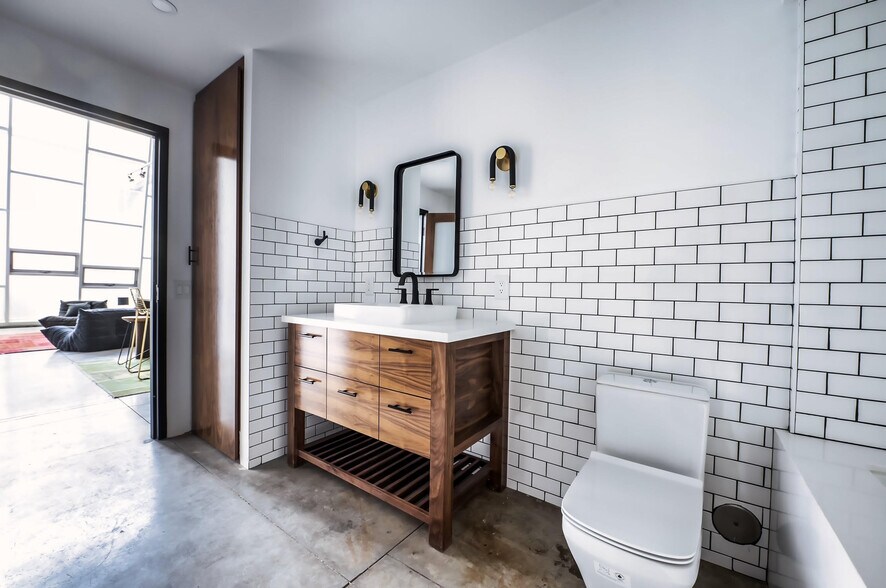 Building Photo - 130 S Hewitt St