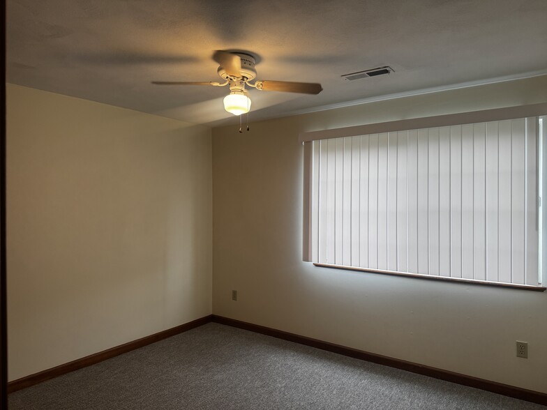 Building Photo - 182 Chenango Ave
