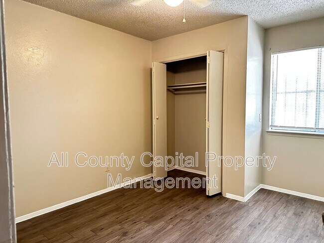 Building Photo - 1102 Hickory Grove Dr