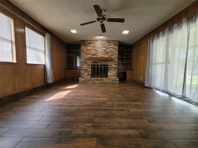 Building Photo - 738 Hawthorne Ln