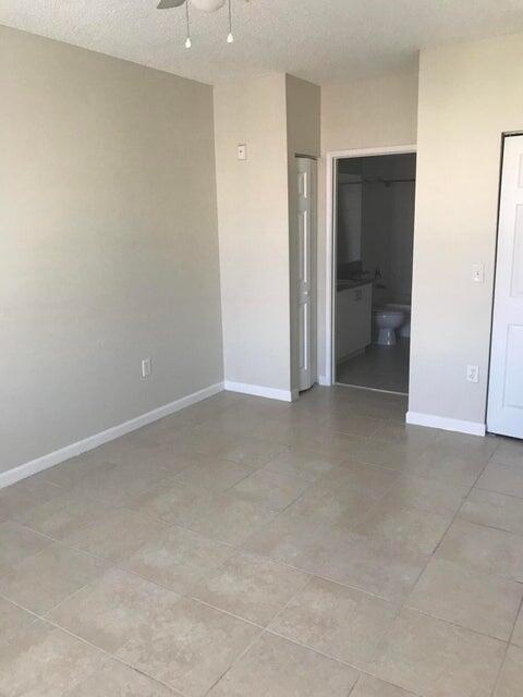 Building Photo - 630 S Sapodilla Ave