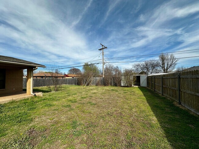 Building Photo - 3 Bedroom