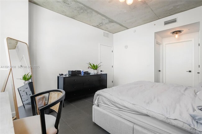 Building Photo - 3301 NE 1st Ave