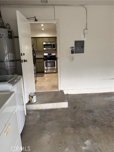 Building Photo - 11738 Moorpark St