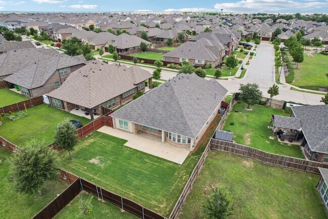 Building Photo - 1616 Downing Dr