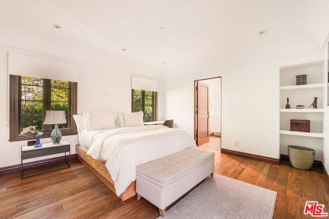 Building Photo - 604 Alta Dr