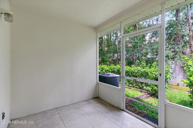 Building Photo - 12311 Kensington Lakes Dr