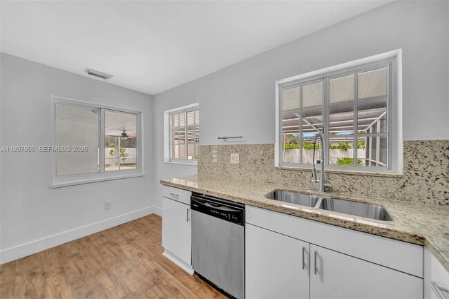 Building Photo - 15010 NE 7th Ave