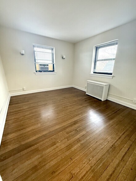 Building Photo - 12 Oak Ave