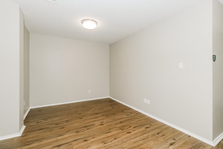 Building Photo - 2617 Eastwood Ln