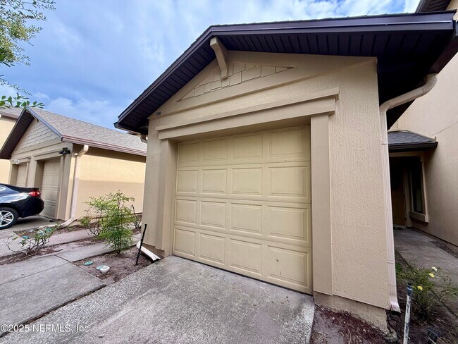Building Photo - 7764 Playschool Ln