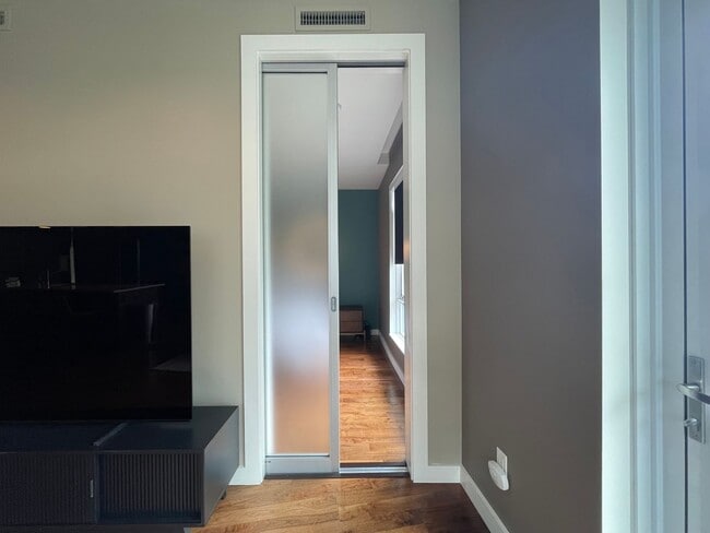 Building Photo - Incredible 1Bd/1Ba Fully Furnished Condo in the Pearl!!!! Corner Unit with Spectacular Views & Ga...