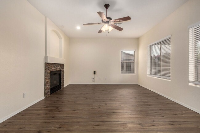 Building Photo - 4618 E Brilliant Sky Dr