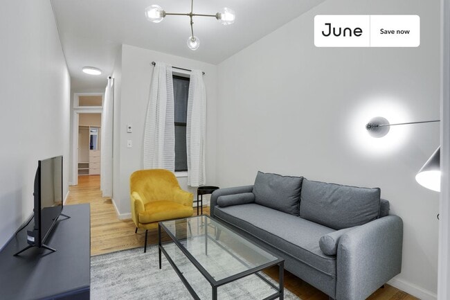 Building Photo - 136 W 109th St