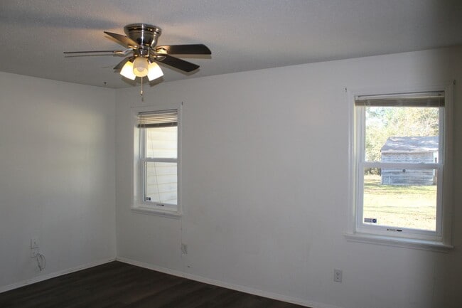 Building Photo - 3 Bedroom 2 Bath In Hephzibah!