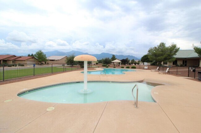 Building Photo - Home in Holiday Community Resort