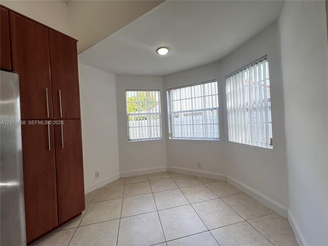 Building Photo - 465 Somerset Way