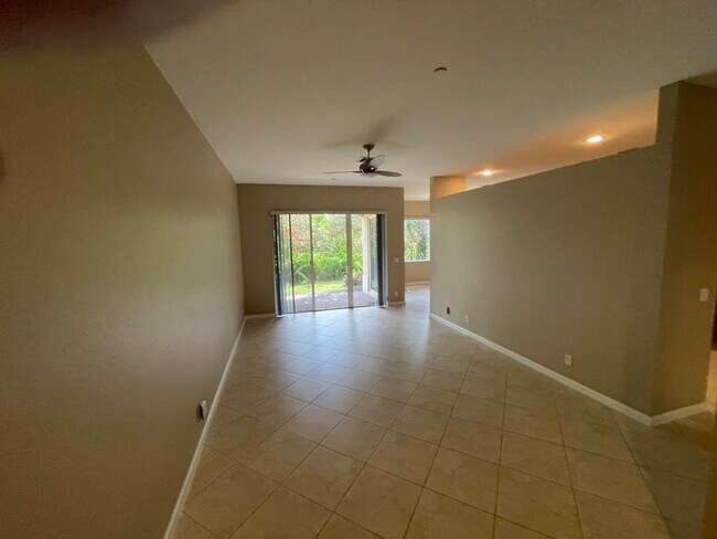 Building Photo - 138 SW Walking Path
