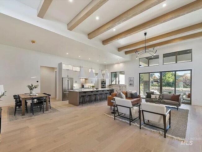 Building Photo - Custome build in Movado Estates