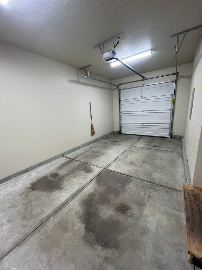 Building Photo - 3-Bed Home with Garage & Fenced Yard in Pr...