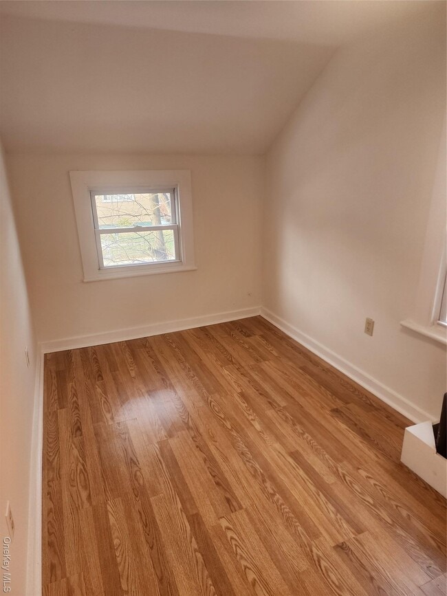 Building Photo - 20 S Elm St