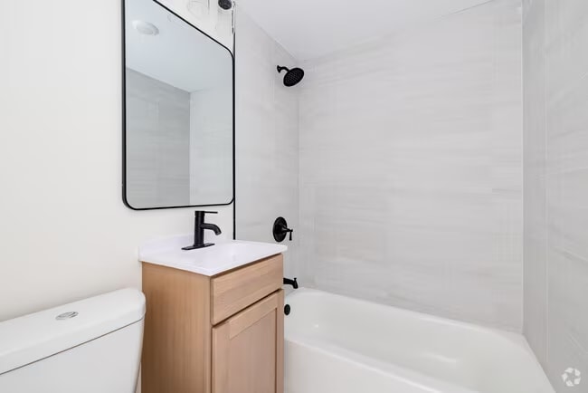 Building Photo - 921 Tyson Ave