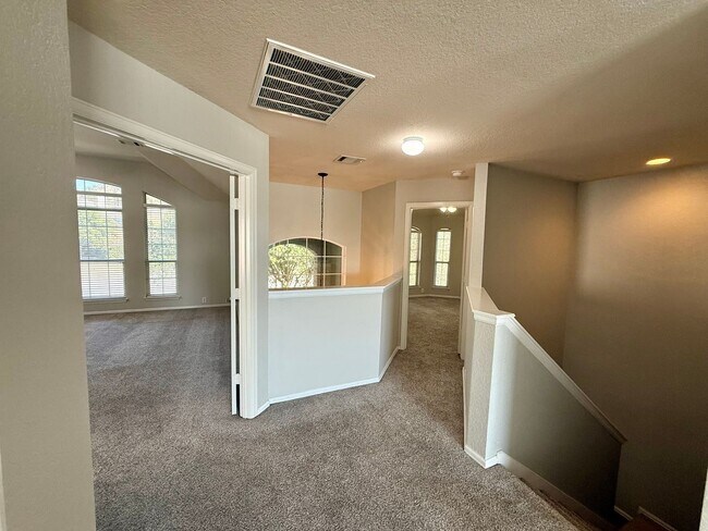 Building Photo - 5 bedroom, 3 bathroom home off TPC Parkway!