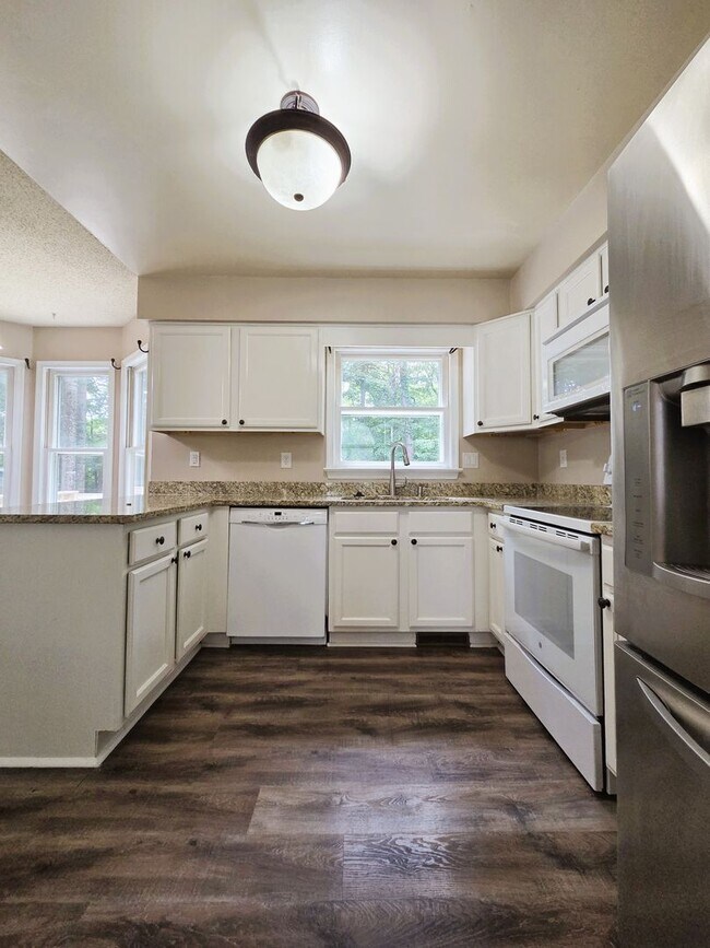Building Photo - Well maintained 2 story home in Providence Creek Subdivision