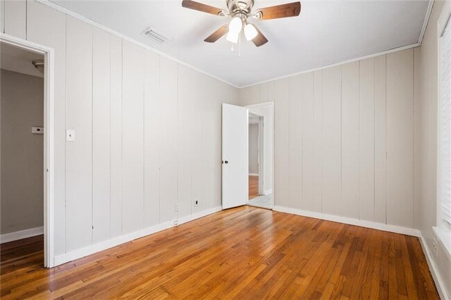 Building Photo - 321 Thornhill Cir