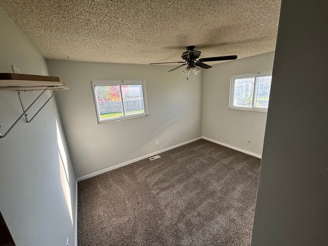 Building Photo - Columbine Ave