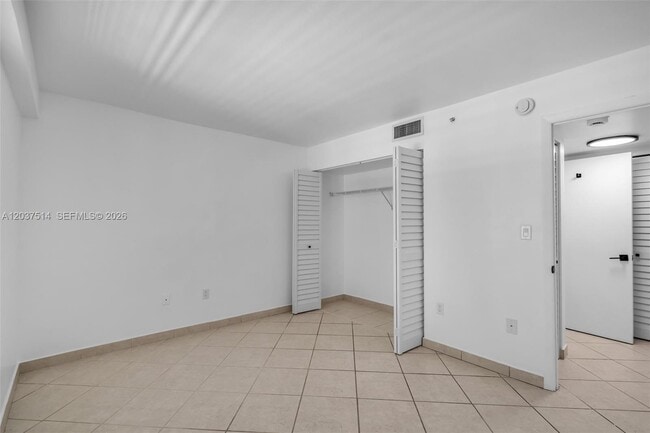 Building Photo - 1401 Bay Rd