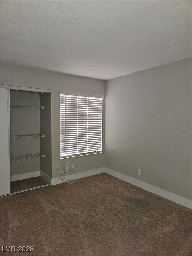 Building Photo - 6764 Groveview Ln