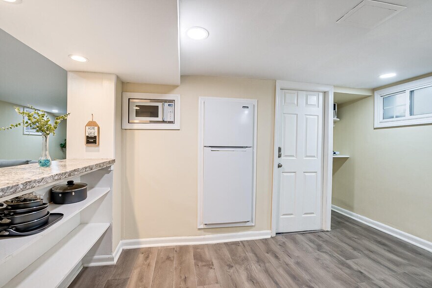 Building Photo - 46 Van Houten Ave