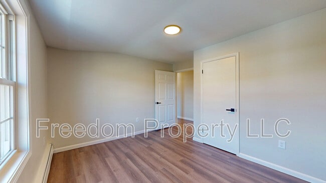 Building Photo - 12 Liberty St