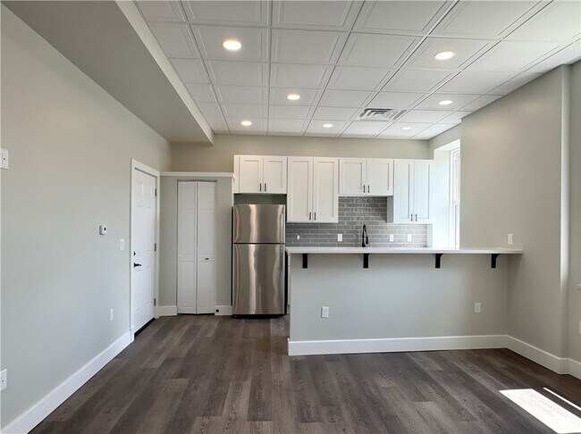 Building Photo - 422 Walnut St