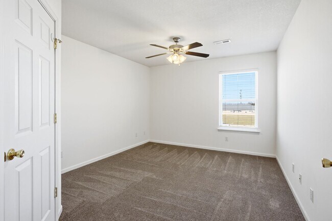 Building Photo - 2413-2415 Northampton Dr.