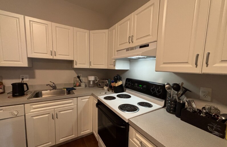 Building Photo - 17 Stearns Rd