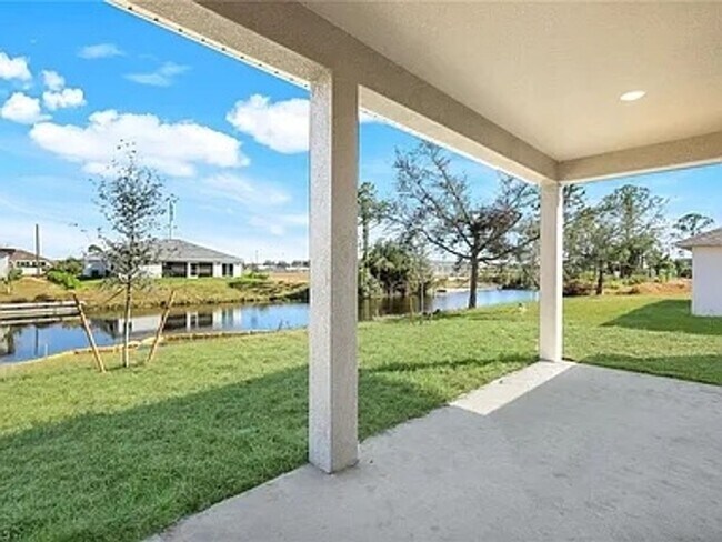 Building Photo - 915 NE 19th St