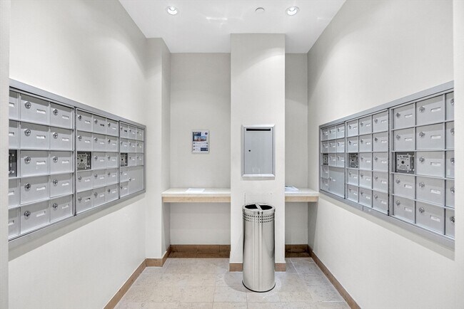 Building Photo - 17 Otis St