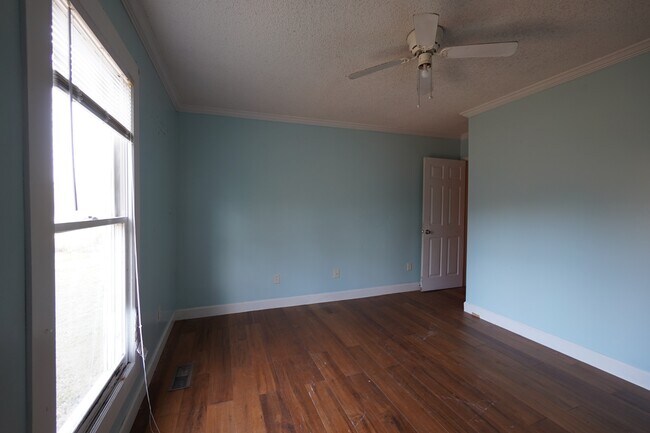 Building Photo - 606 W Tunstall St