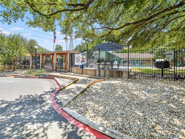 Building Photo - 4301 Balcones Woods Dr