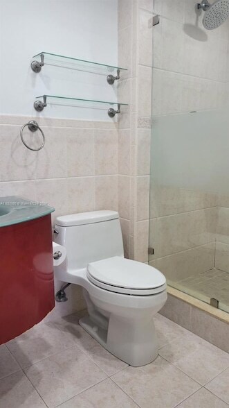 Building Photo - 20100 W Country Club Dr