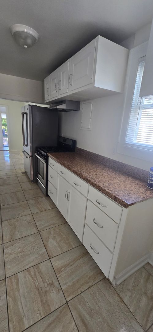 Building Photo - Freshly Renovated 3 bedroom available!