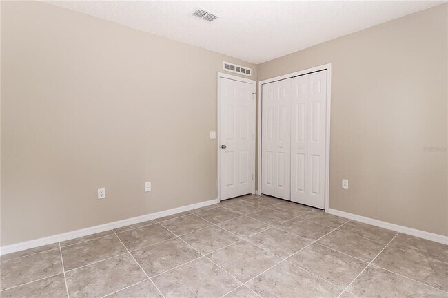 Building Photo - 927 Cambridge Ct