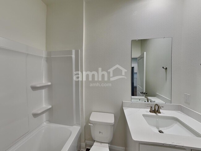 Building Photo - 5962 Pinewood Ests Dr