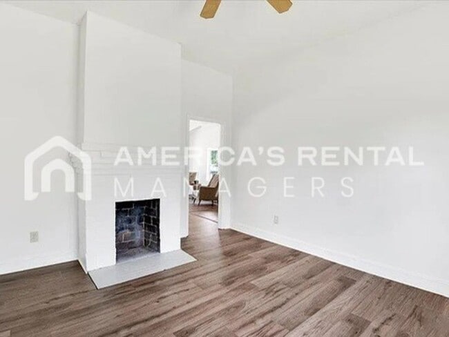 Building Photo - Room to Roam: Expansive Home with Screened Porch - Coming Soon!!