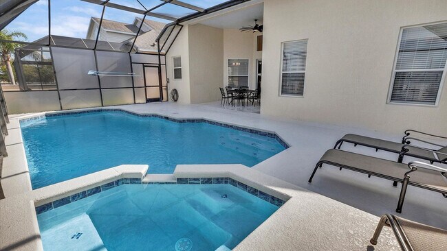 Building Photo - 8176 Fan Palm Way