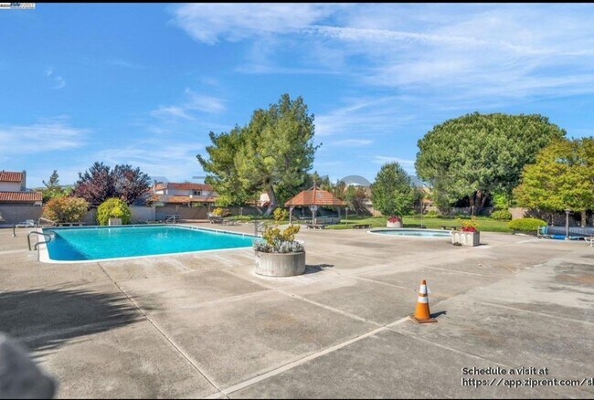 Building Photo - 41076 Davila Ct
