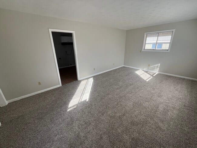 Building Photo - 4866 Teal Ave