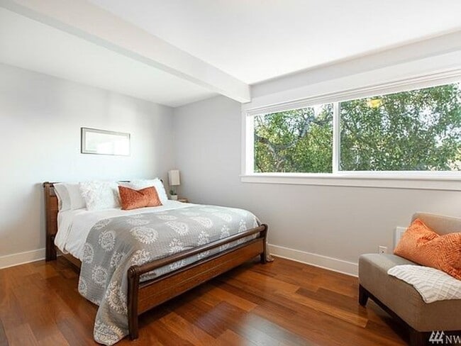 Building Photo - Beautifully Updated Queen Anne 2bd 2bath T...